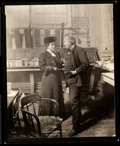 Thomas Edison en zijn tweede vrouw in zijn laboratorium, 1906